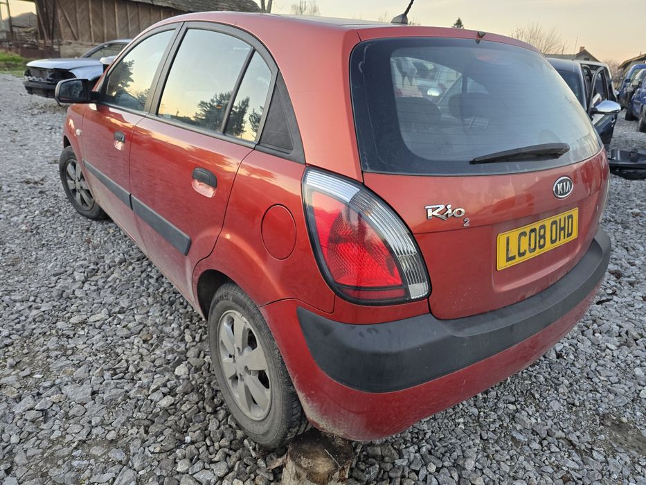 Продавам киа рио на части
