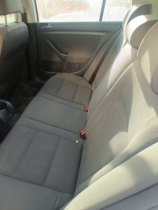 Vând golf 5 an 2005