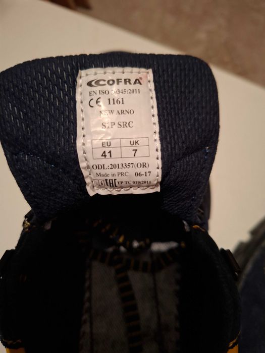 Работни обувки с металено бомбе