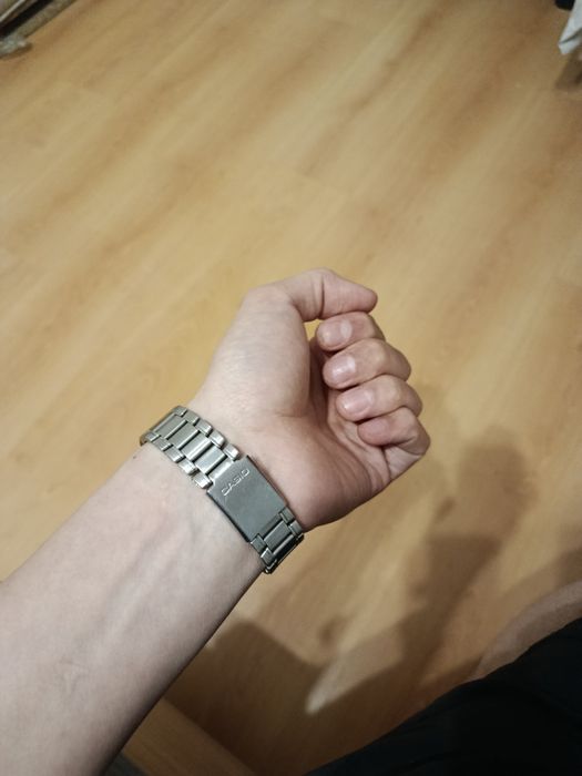 Часы Casio кварцевые серебристые