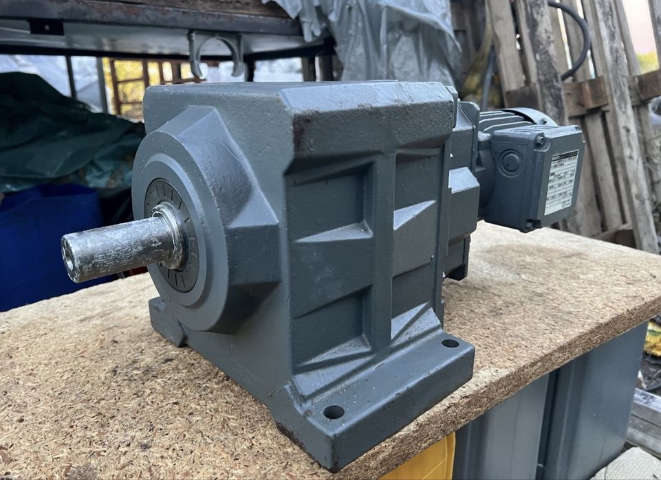 Motoreductor NOU, 220/380 V, BAUER, 5,5 —6,6 rot/min