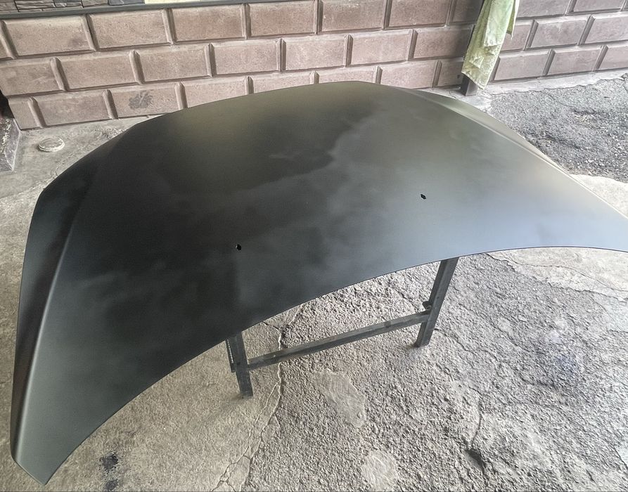 Продам капот Lancer 10