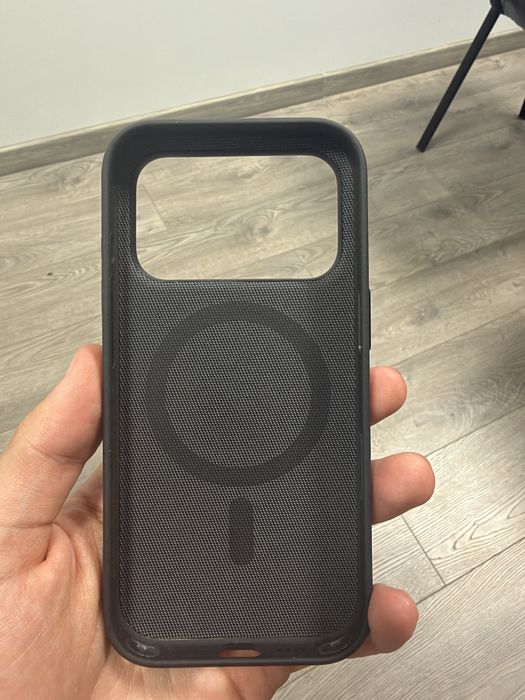 Оригинален TechWoven кейс черен за iPhone 17 PRO