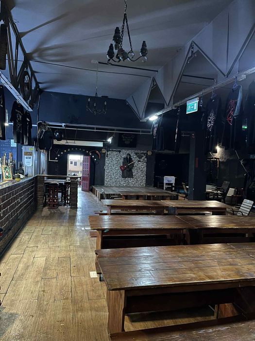 De închiriat spațiu comercial 250 m² – fost BAR pentru motocicliști