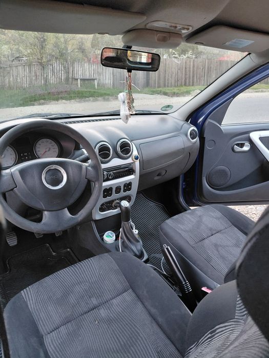 Vând logan mcv 2009 recent adus în țară