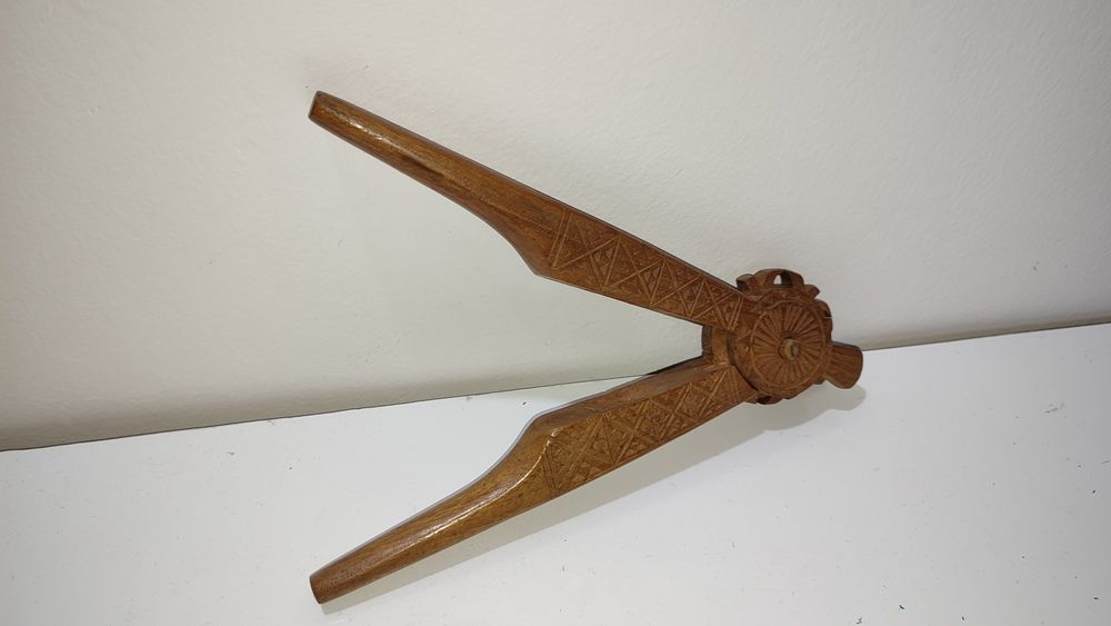 Cleste pentru nuci, alune