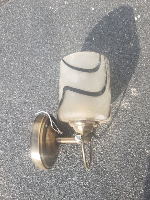 Aplică de perete 100 ron setul.