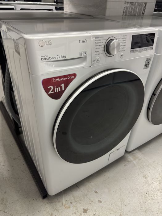 Mașină de spălat rufe Slim cu uscător LG F2DV5S7N0E