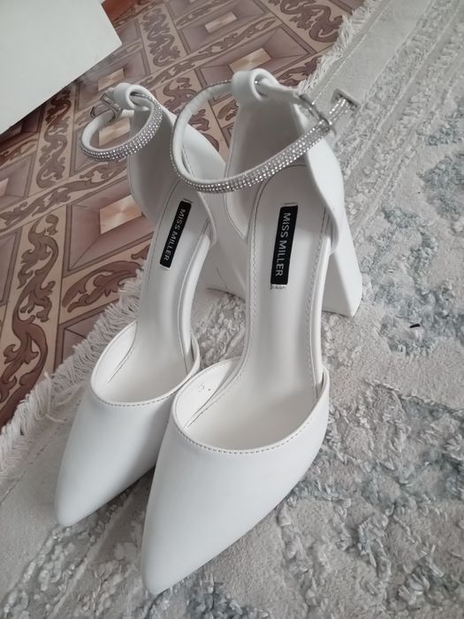 Каблук цвет белый