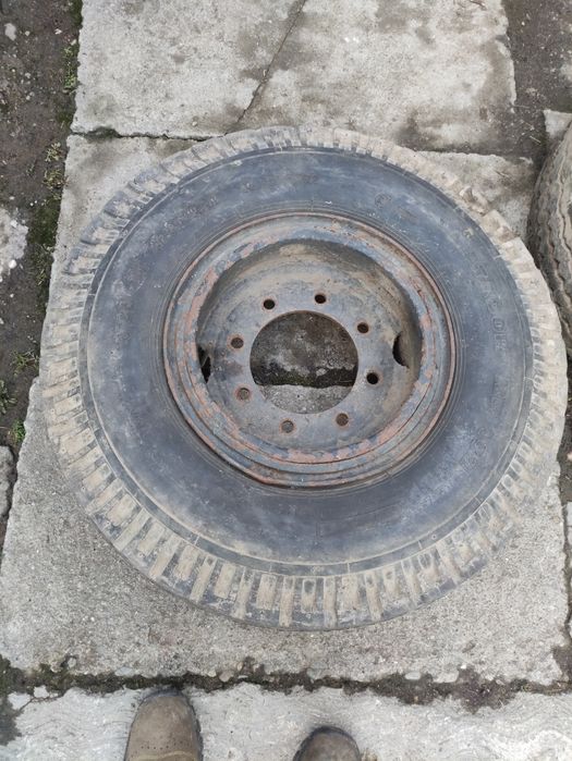 Vând 4 cauciucuri trailer 8.25- 15