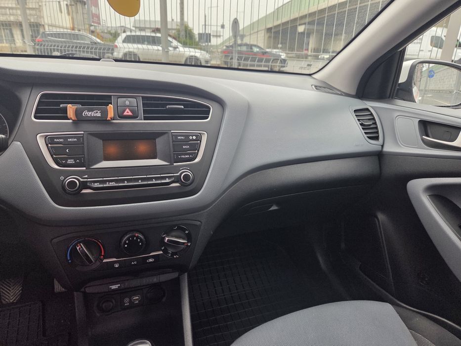 HYUNDAI i20 2018 — imagine 3