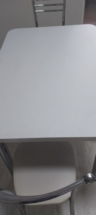 Продам кухонный  стол со стульями