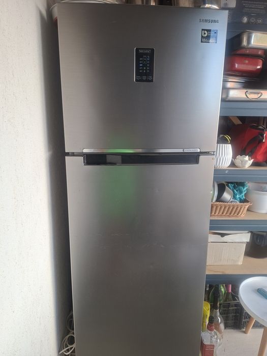 Frigider Samsung