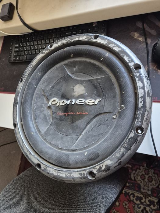 Продам динамик на саб 12