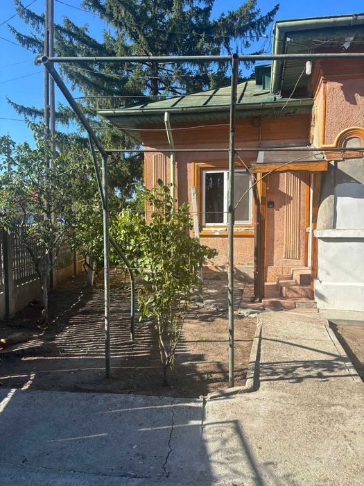 Casă de vânzare în Iancu Jianu – zonă centrală 50.000€