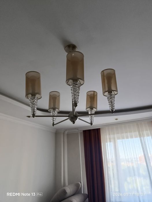 Продам красивую люстру