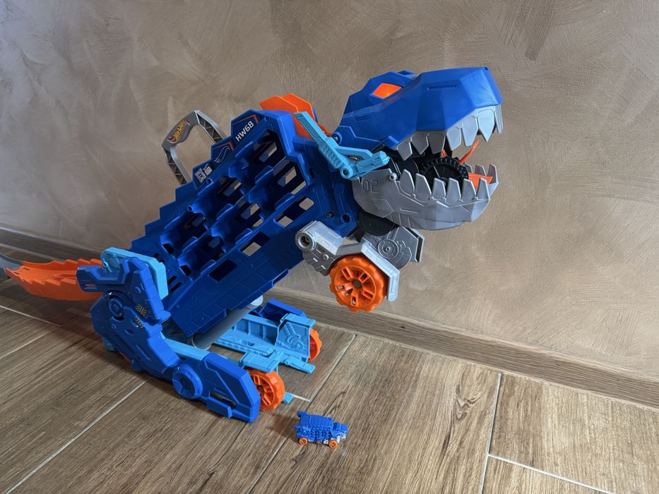 Hot Wheels® TRUCKS Автовоз T-REX за 20 колички + 1 малка количка копие