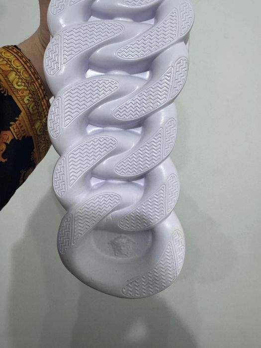 Versace chain reaction