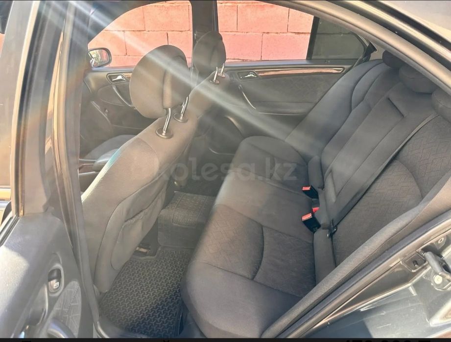 Mercedes-Benz машина