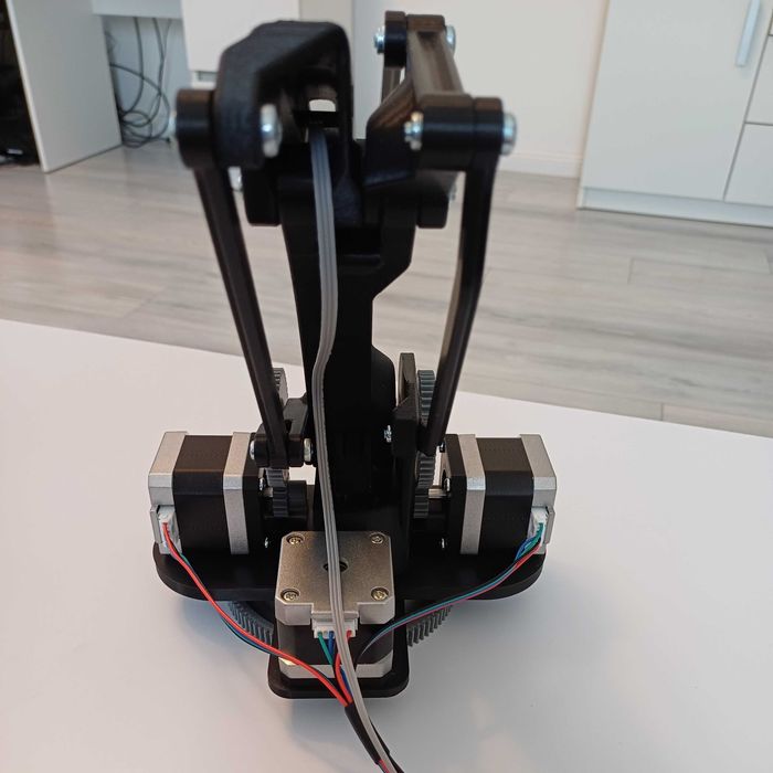 Brat robotic cu controler prin joystick, complet functional, Arduino