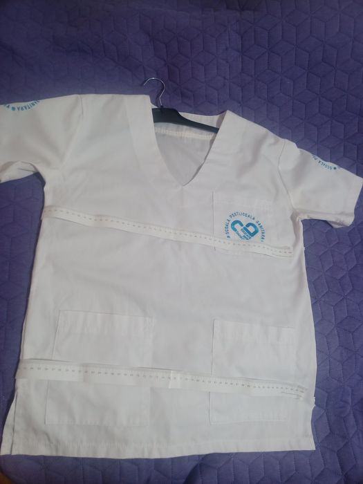 bluză medicală cu siglă pt. eleve, mărime S
