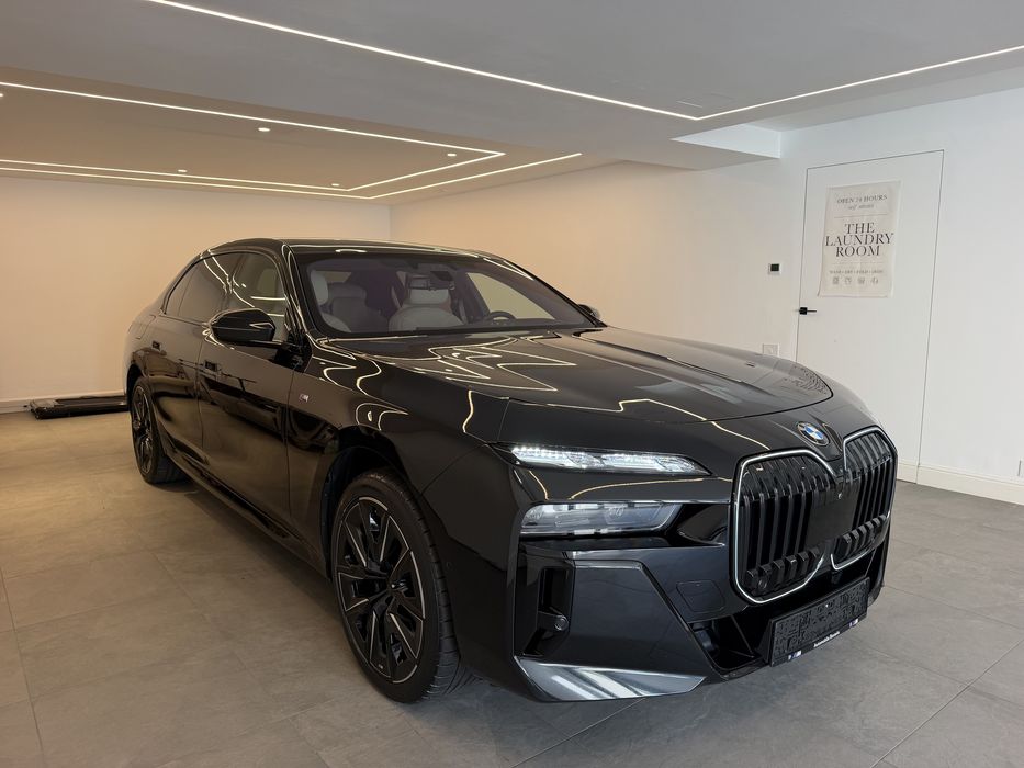 BMW 740 LD M PAKET PRO 2024 Indivdiual Sky-Lounge Uși-Electrice Swarovski Grila iluminată Primul Propietar