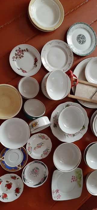 Посуда разная. Б/ у. От кастрюль до тарелок и вилок.