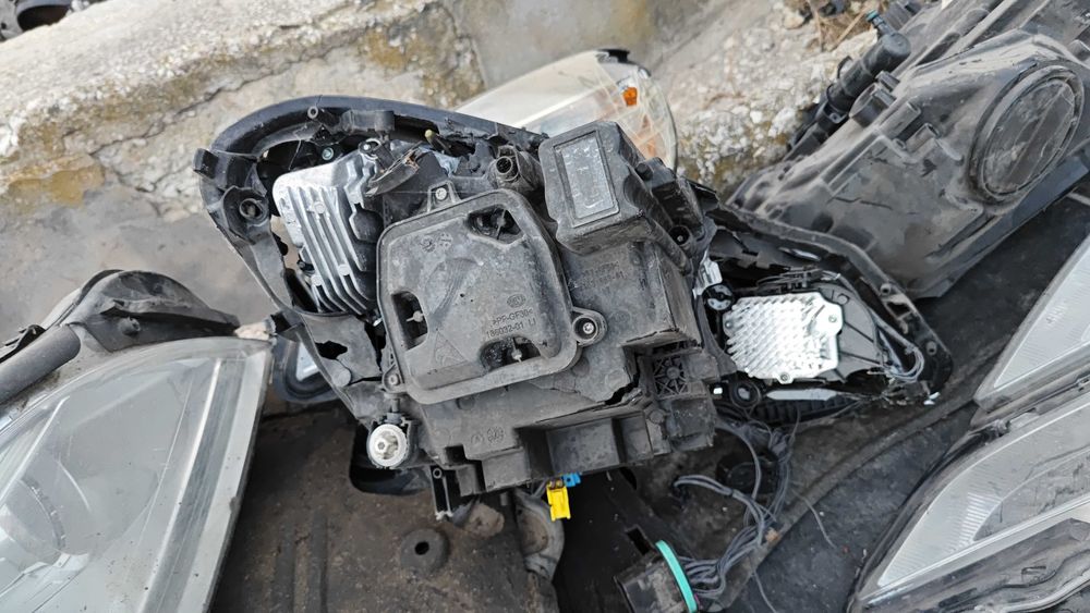 Фарове за части Mercedes W212 W204 ot 2009 до 2016 ILS