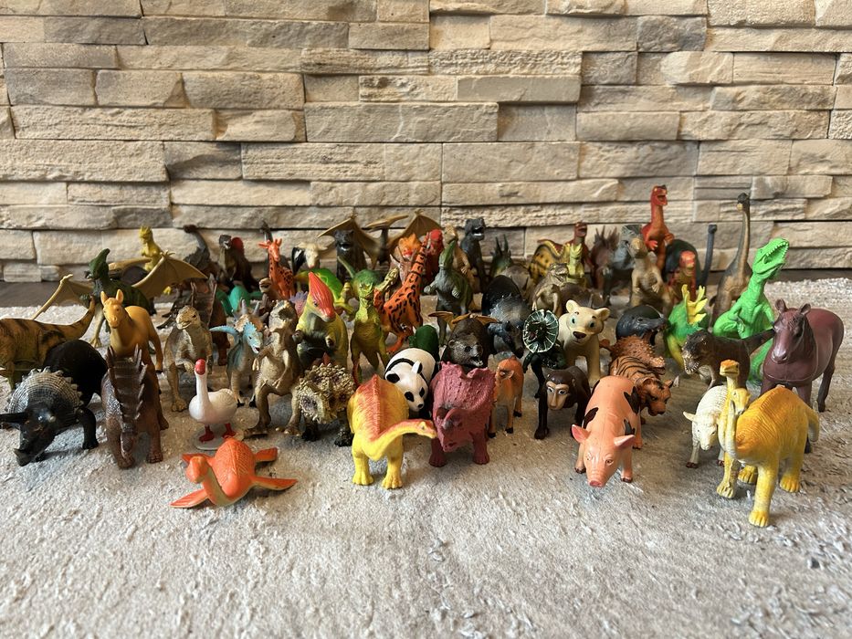 Dinozauri de jucarie