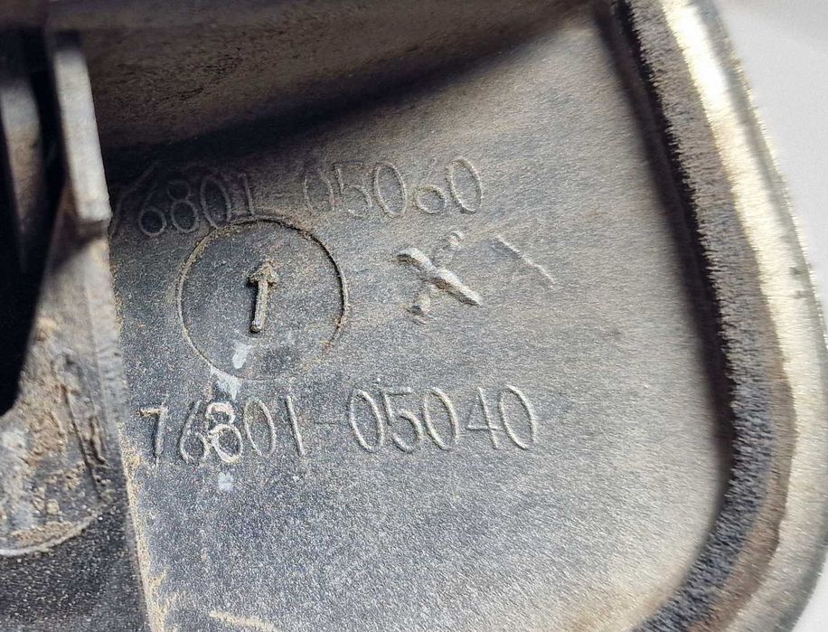 Лайстна Лаистна Лайсна Дръжка Заден Капак Toyota Avensis T25 Комби Тойота Авенсис Т25 76801-05060