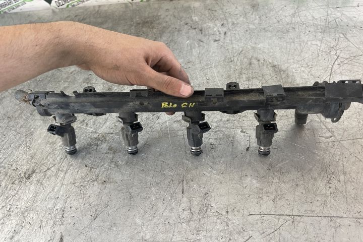 Rampa injectoare 030133319L / 030 133 319 L Volkswagen VW Polo a 3-a