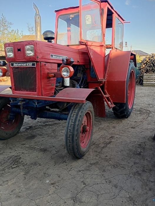 Vând tractor U650
