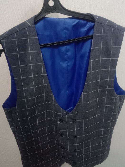 Пиджаки,брюки и жилетка