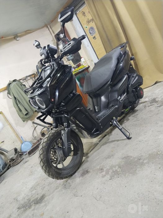 Продается скутер Танк 150 кубов