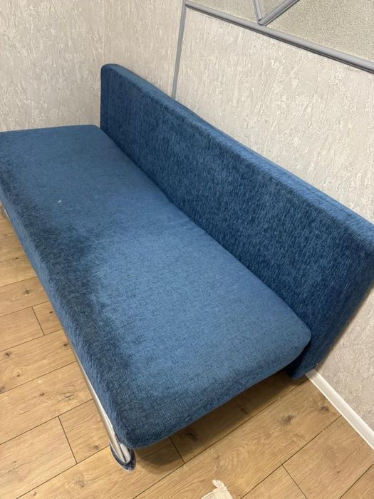 Срочно продам диван