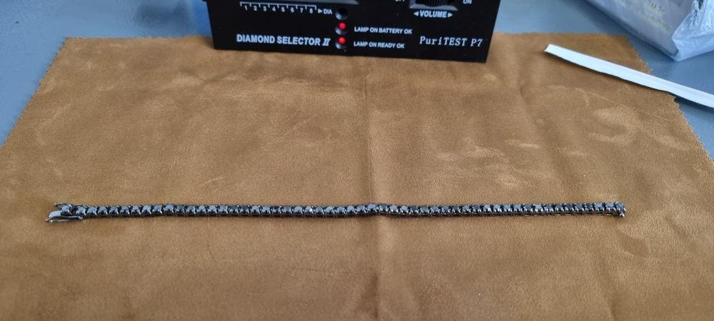 Brățară din aur negru cu diamante negre