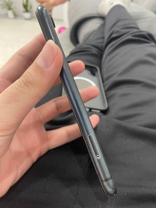 Продам айфон хр   .