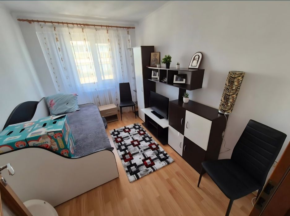 Vând apartament 4 camere calea calarasilor.