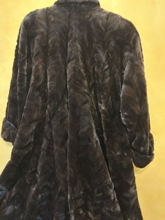 Vand haina nurca naturala model deosebit, foarte eleganta!