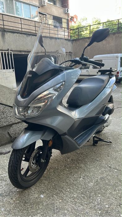 Honda PCX 125 - 8000 km 2017 г.