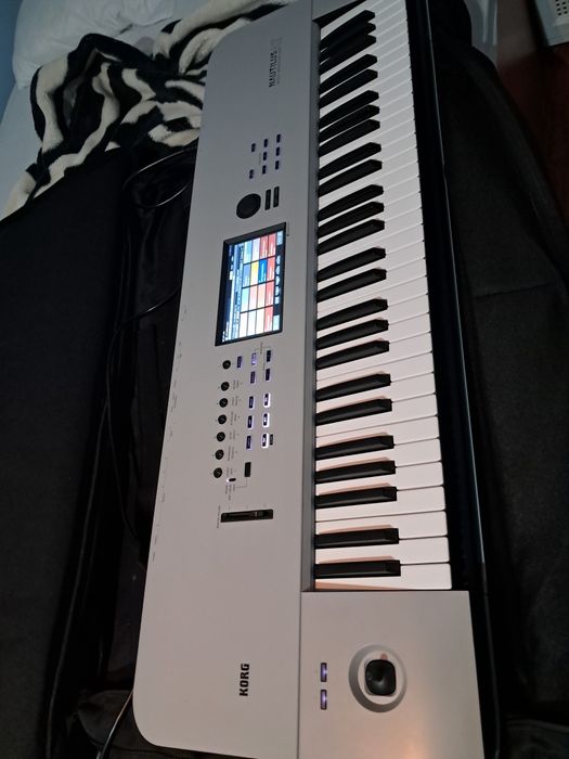 Se vinde KORG NAUTILIUS made in Japonia în garanție