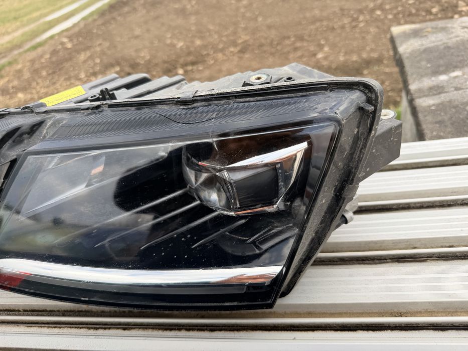 Ляв фар за Skoda Oktavia 3