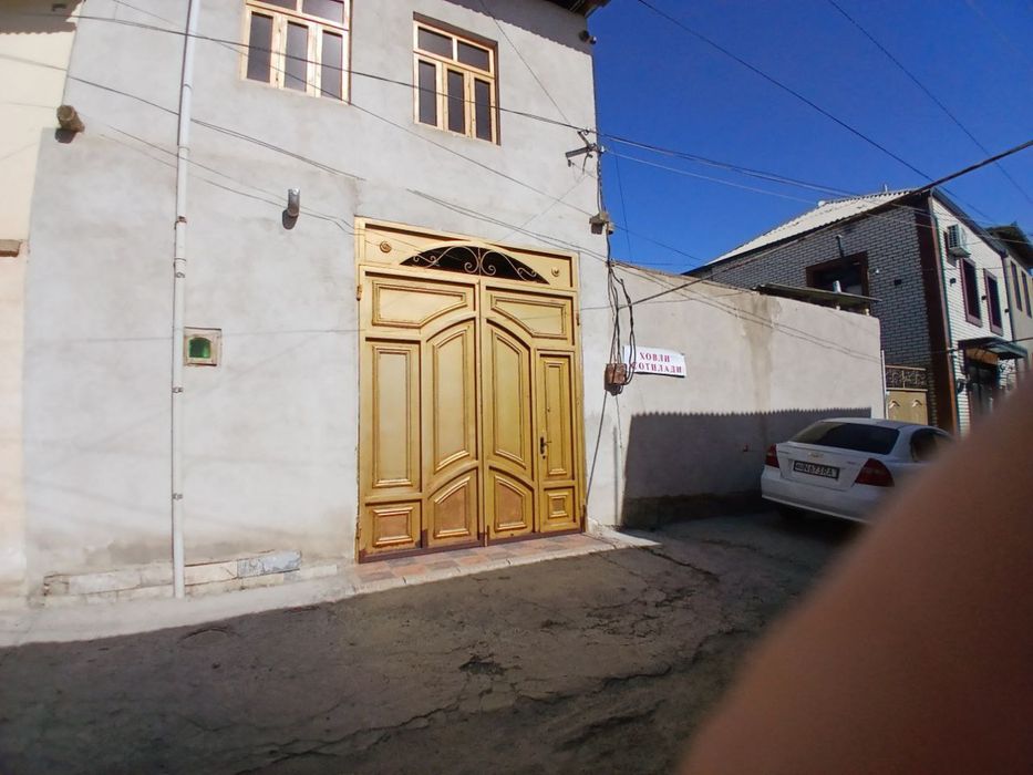 Hovli sotiladi. Продаётся участок