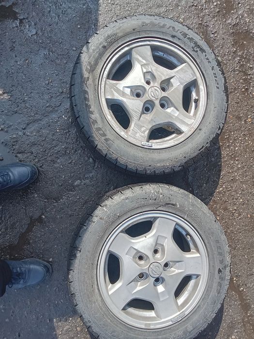 Шины с дисками в отличном состояние