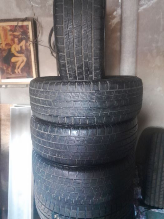 Продам комплект зимней   резины  .R 16