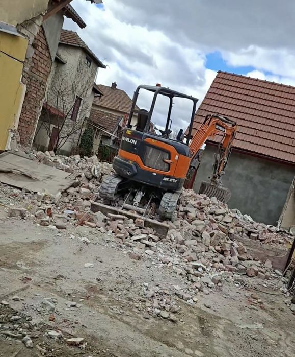 Închiriez excavator demolări