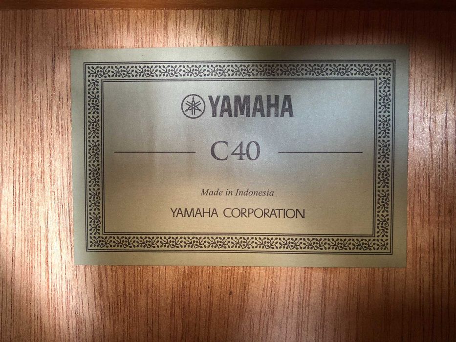 Chitara Yamaha C40; Acustica Clasica Nylon 4/4 cu Stativ si Corzi extra