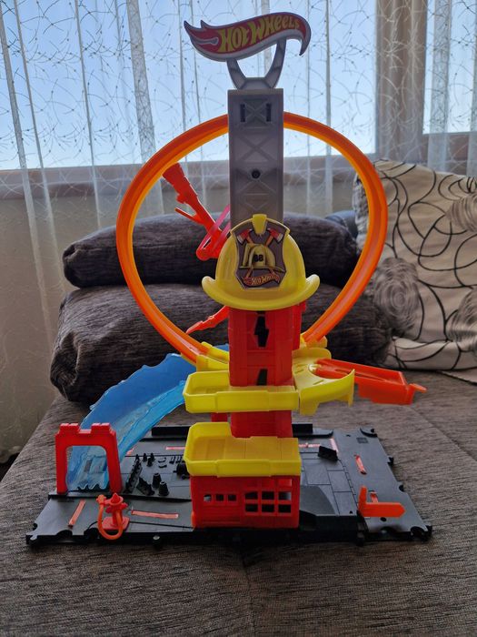 Пожарна станция Hot Wheels