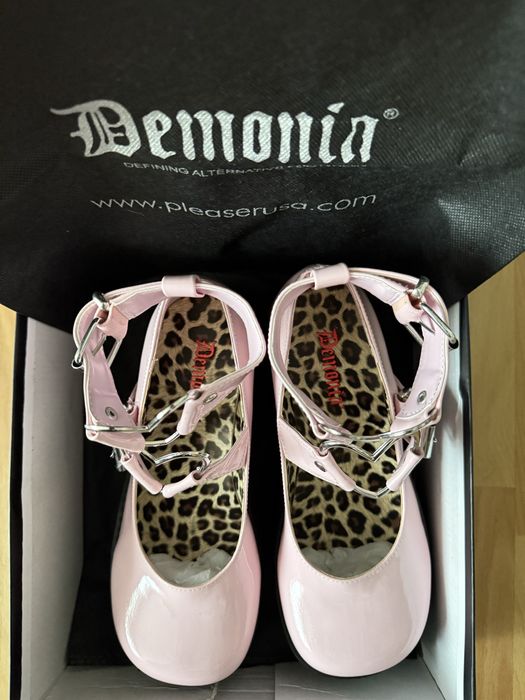 Маркови обувки: Demonia