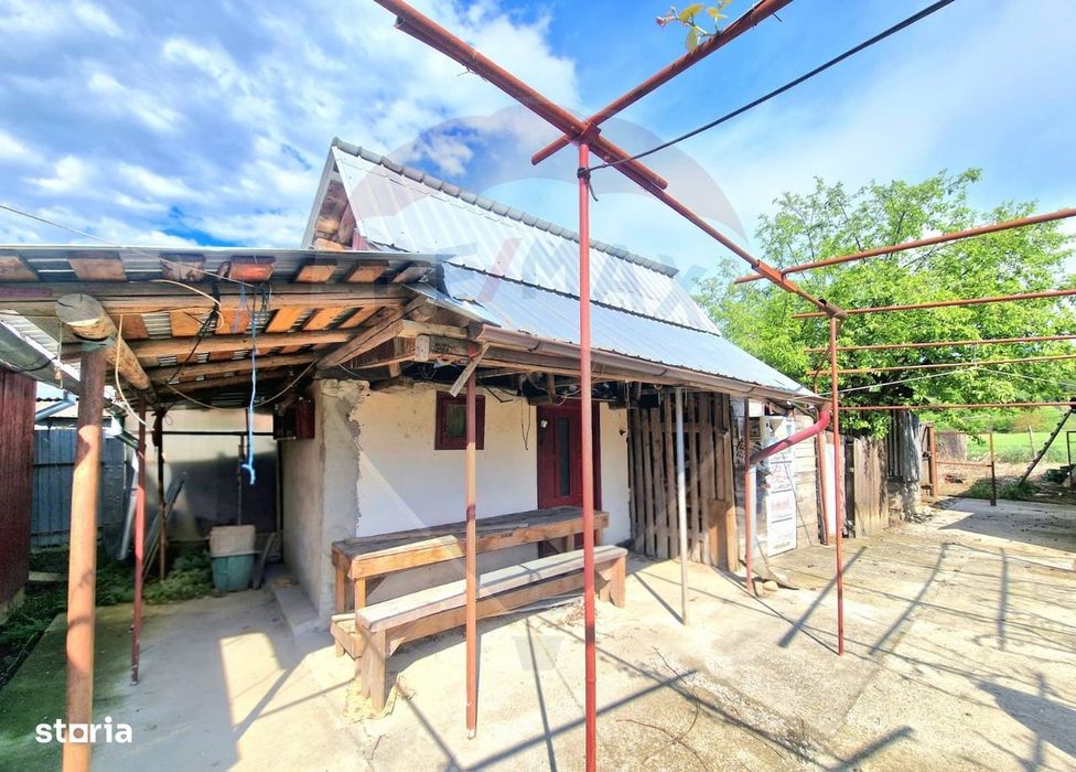 Casă cu 3 camere de vânzare